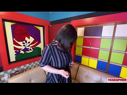 ❤️ Cutie Japanese pẹlu awọn omu nla ṣe baraenisere pẹlu awọn nkan isere ibalopọ ati pe o ni orgasm kan. O sọrọ ninu ifọrọwanilẹnuwo kan nipa iriri onibaje rẹ. Awọn ori omu nla ati obo ti o ni irun ti n kerora. Osaka onihoho ❤❌ Fidio furo